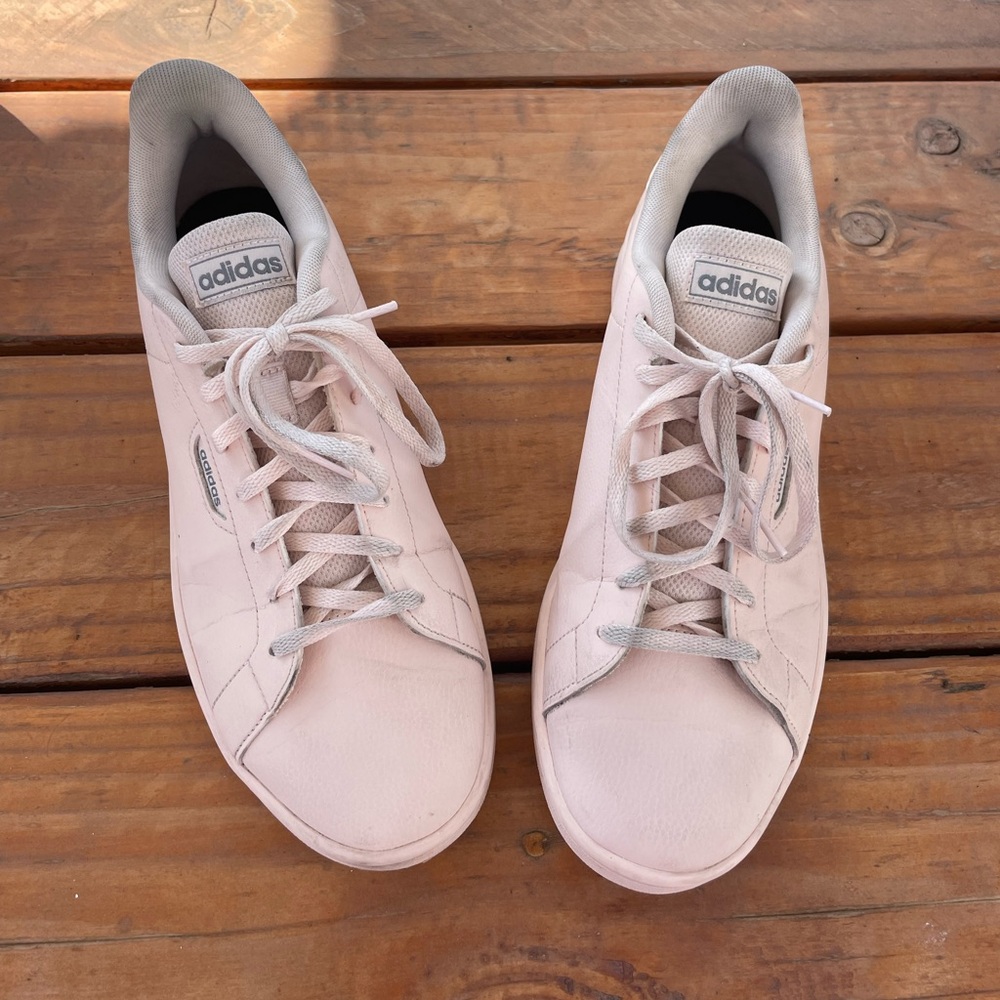 Adidas pale Pink ladies tennis shoes~size 10